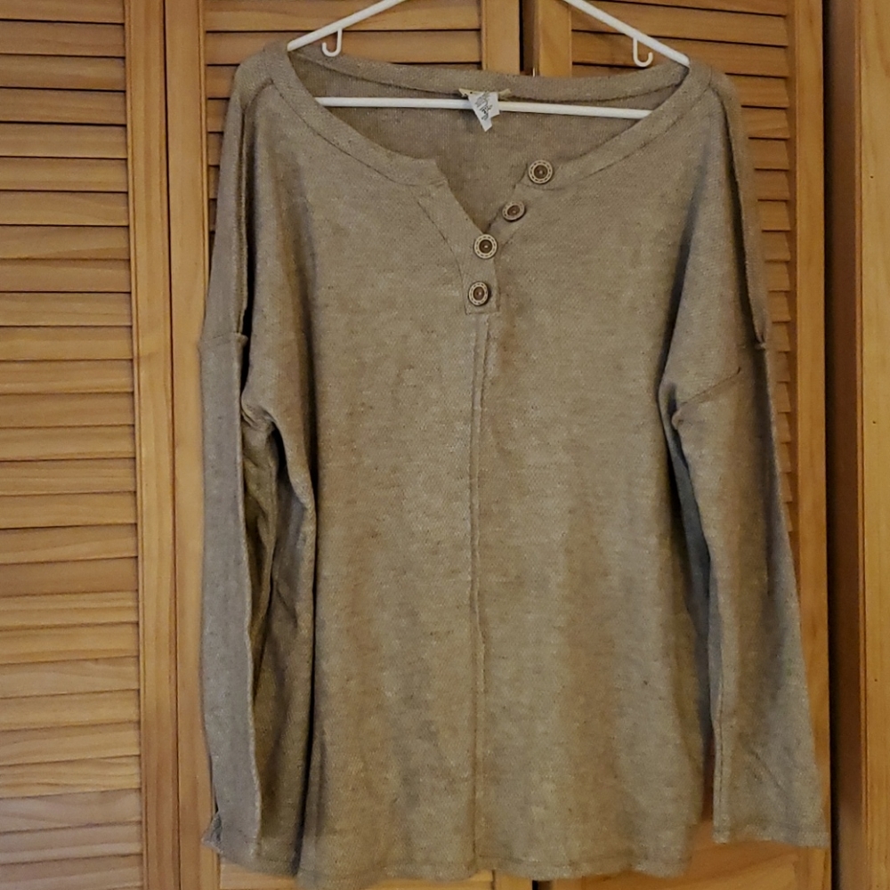BiBi boutique long sleeve top with button detail